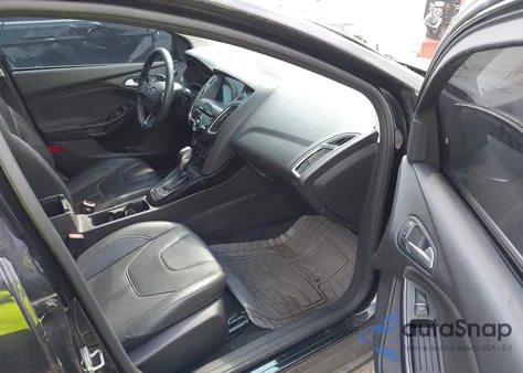 2017 Ford Focus Titanium z USA, uszkodzony, nr VIN 1FADP3N29HL313301